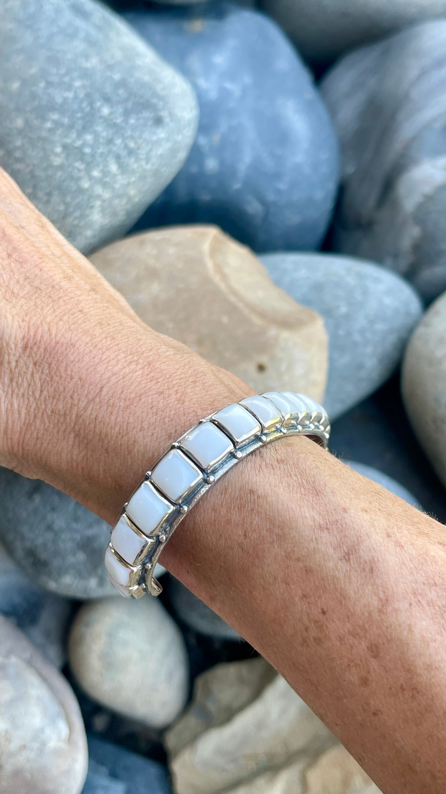 Mother Of Pearl Square Federico Cuff